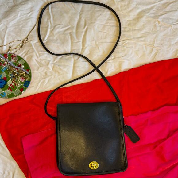 🖤 Classic VTG COACH 3105 Black Leather Pocket Purse Brass Turnlock Crossbody - Picture 3 of 15